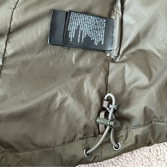 The North Face Nuptse 700 Down Stowaway Puffer Vest - Picture 10 of 16